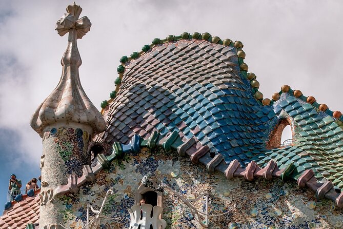 Gaudí Private Tour: Must-See Monuments & Hidden Gems of Modernism - Meeting and Pickup