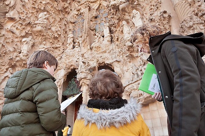 Gaudí & Sagrada Familia Free Tour in English - Transportation and Travel