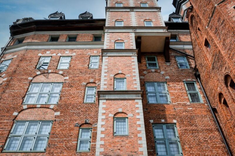 Gdańsk: First Discovery Walk and Reading Walking Tour - Tour Details and Itinerary