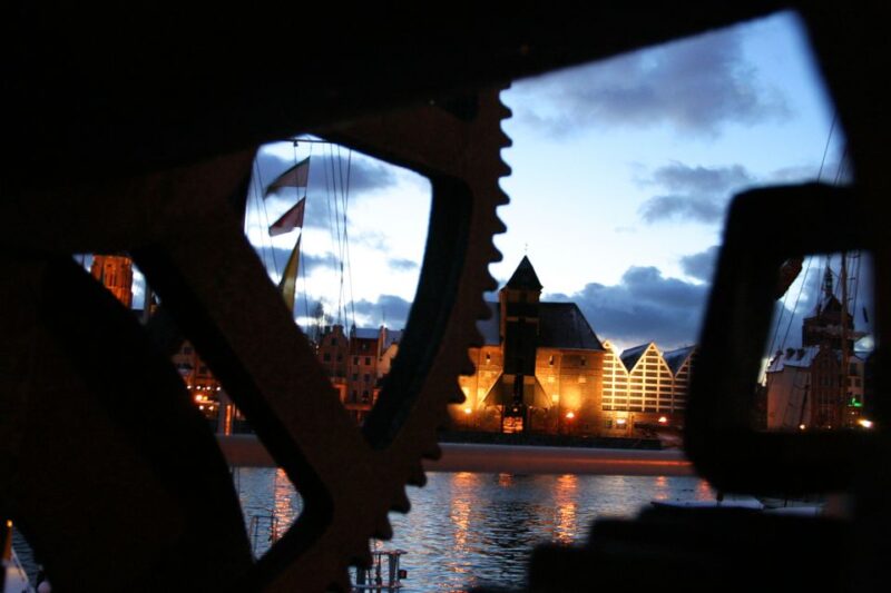 Gdańsk: First Discovery Walk and Reading Walking Tour - App and Navigation