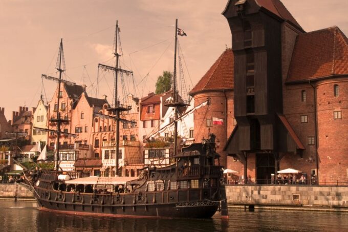 Gdańsk: First Discovery Walk and Reading Walking Tour - Review and Feedback