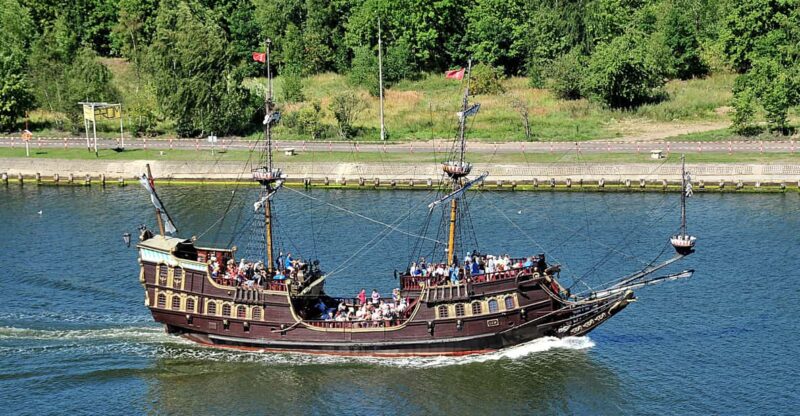 Gdansk: Guided Round-Trip Cruise to Westerplatte - Booking and Cancellation Policy