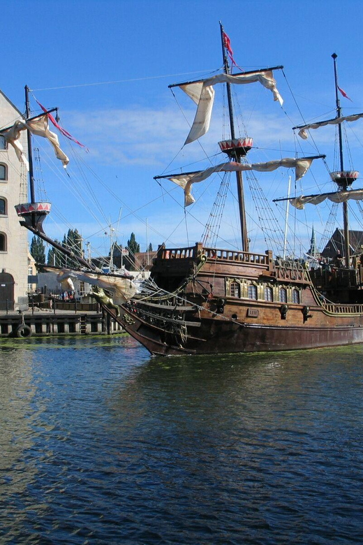Gdansk: Guided Round-Trip Cruise to Westerplatte - Visiting Westerplatte Historical Site
