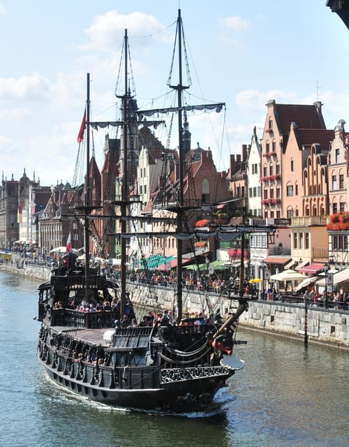 Gdansk: Guided Round-Trip Cruise to Westerplatte - Dining and Refreshments Onboard