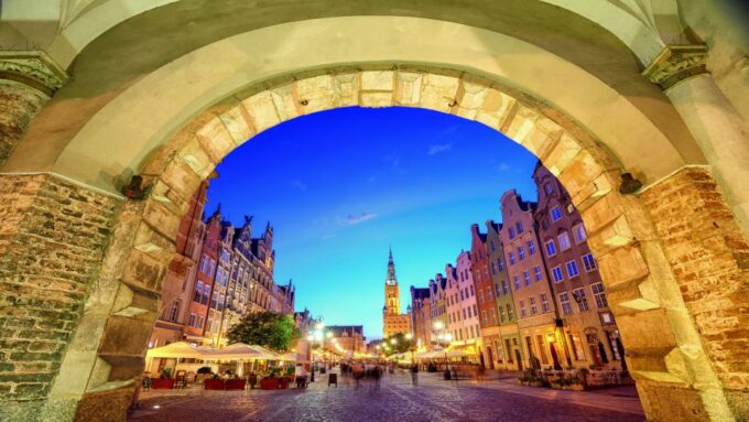 Gdansk Jewish History Tour With Synagogue and Cemetery - Reserve Now and Pay Later