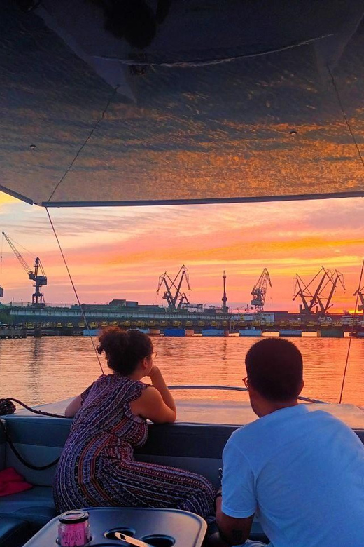 Gdańsk: Motława River Eco Cruise at Sunset With Prosecco - Meeting Point and Check-in