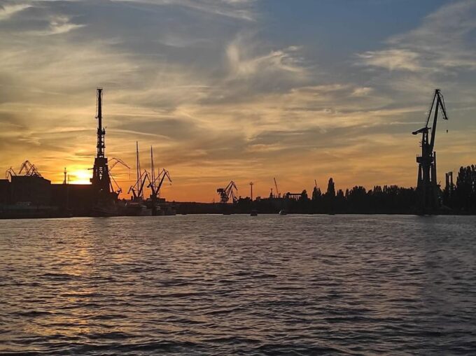 Gdańsk: Motława River Eco Cruise at Sunset With Prosecco - Exploring Gdańsks Historic Waterways