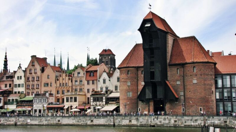 Gdansk Old Town Half-Day Private Walking Tour - Meeting Point and Language Options