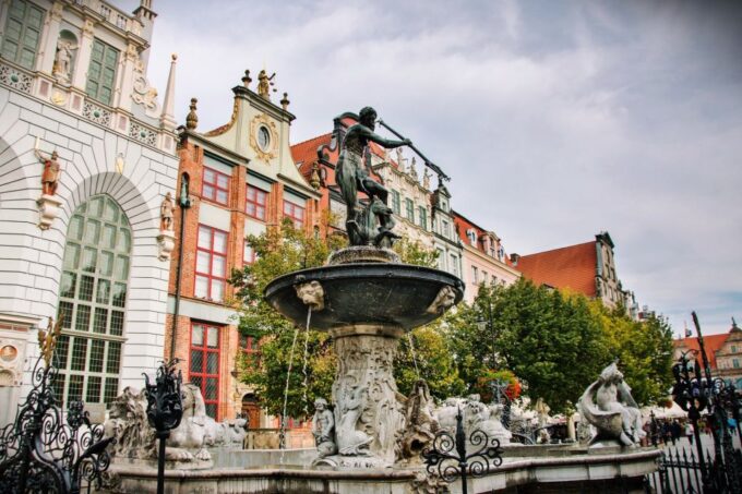 Gdansk Old Town Half-Day Private Walking Tour - Experience Amber Polishing