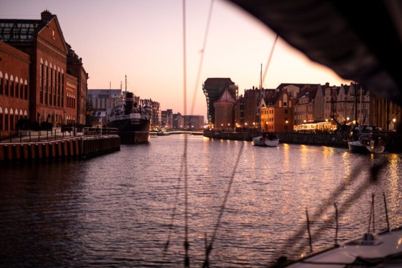 Gdańsk: Scenic Sunset Cruise With Glass of Prosecco - Customer Reviews and Feedback