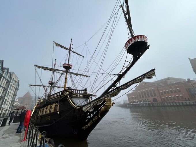 Gdansk: Westerplatte Tour by Galleon Ship - Onboard Amenities