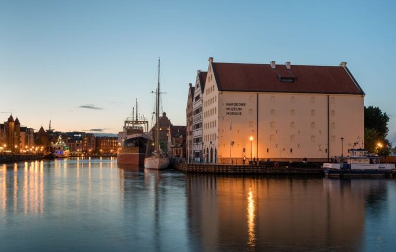 Gdansk's Historic Treasures: A Private Walking Tour - Dwör Artusa