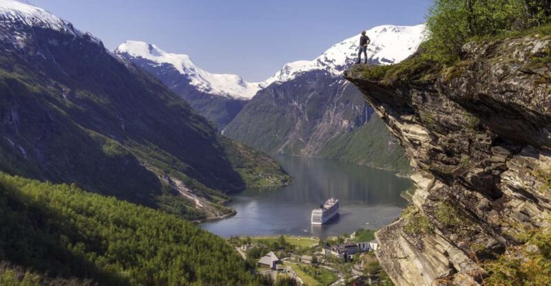 Geiranger: Bus Tour With Multilingual Audio Guide - Tour Highlights