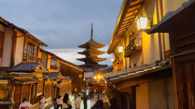 Geisha Performance & Gion District Walking Tour - Pontochos Traditional Charm
