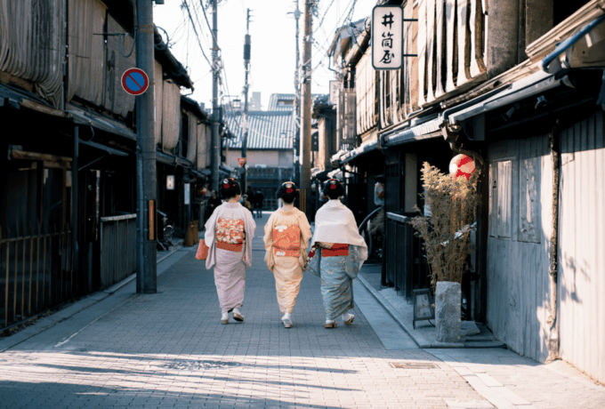 Geisha Performance & Gion District Walking Tour - Gions Geisha Culture