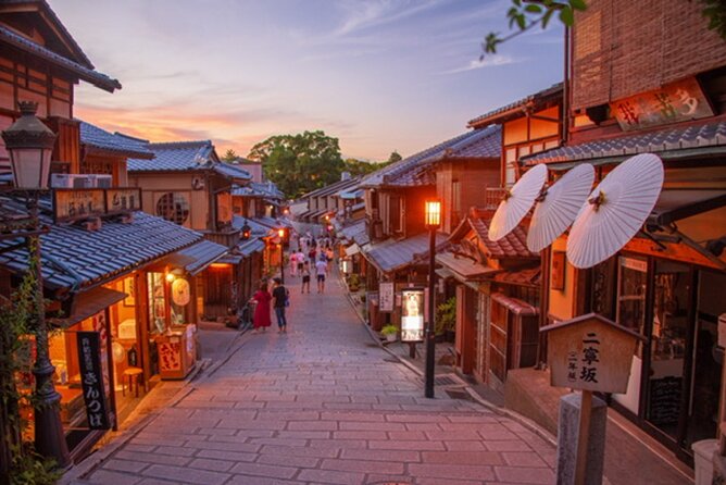 Geisha Streets & Real Kyoto Magical Night (w/Kyoto Snack) - Exceptional Guide and Tour Insights