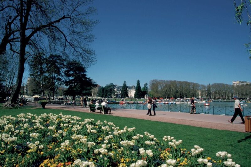 Geneva: Annecy, the Venice of the Alps and Geneva City Tour - Guided Tour in Annecy