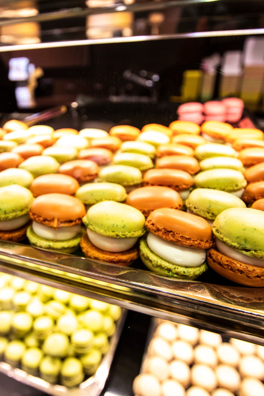 Geneva: Chocolate Tasting and Walking Tour With a Local - Discovering Charming Spots