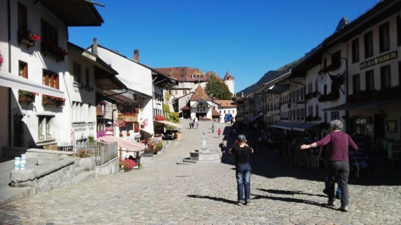 Geneva: Chocolate Tasting & Gruyères Medieval Village Tour - Explore the Gruyères Village