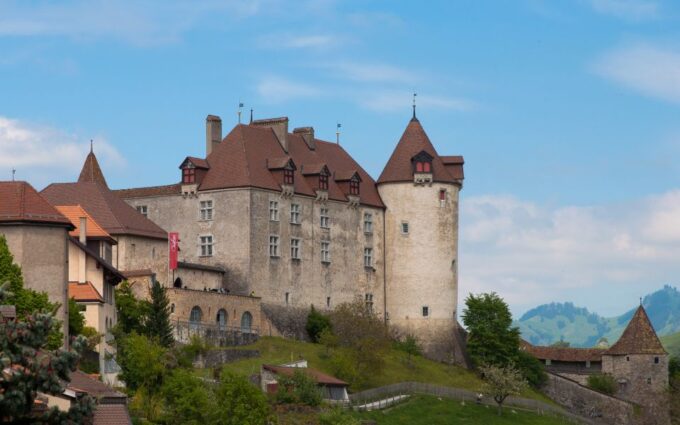 Geneva: Chocolate Tasting & Gruyères Medieval Village Tour - Indulge in Swiss Chocolates