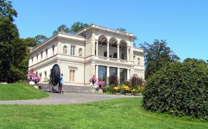 Geneva City Tour and Yvoire Medieval Village - Transportation and Inclusions