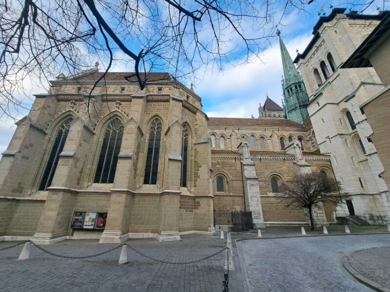Geneva: Day Trip to Chamonix, Geneva City Tour + Cruise - Visiting Jet Deau