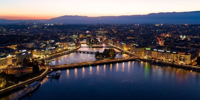 Geneva Discovery Walking Tour - Rousseau Island and Rhone Street