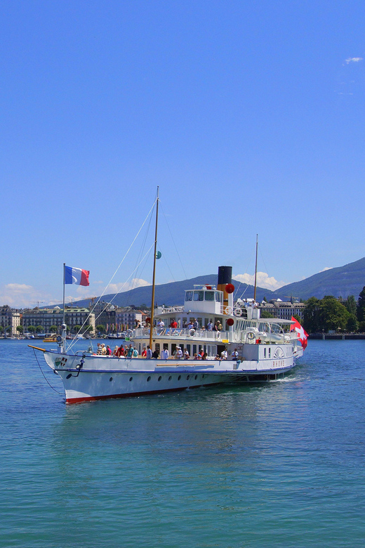 Geneva: Evening Grand Cruise on Lake Geneva - Exploring Lake Genevas Sights