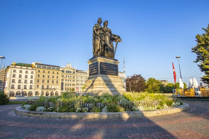 Geneva: Express Walk With a Local in 60 Minutes - Highlights of the Guided Tour