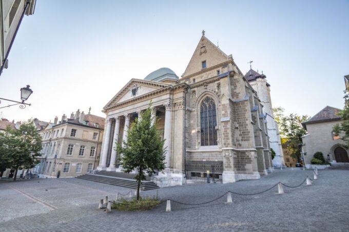 Geneva: Express Walk With a Local in 60 Minutes - Inclusions and Small Group Experience