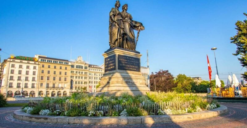 Geneva: Express Walk With a Local in 60 Minutes - Booking and Reservation Details