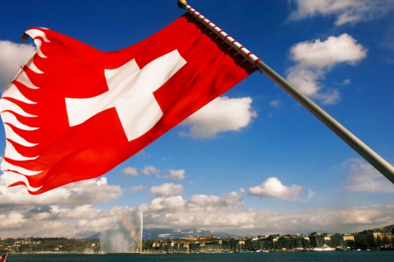Geneva: First Discovery Walk and Reading Walking Tour - Key Points