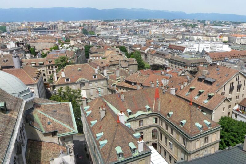 Geneva: First Discovery Walk and Reading Walking Tour - Explore Hidden Gems