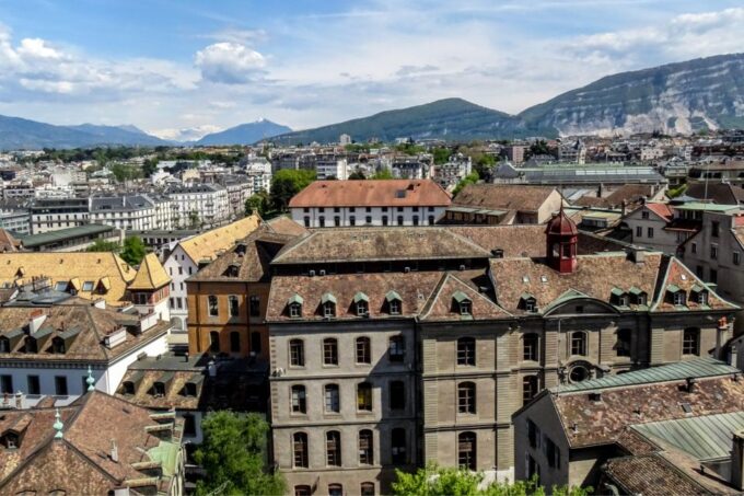 Geneva Highlights Self-Guided Scavenger Hunt and Tour - Hidden Gems and Photo Opportunities