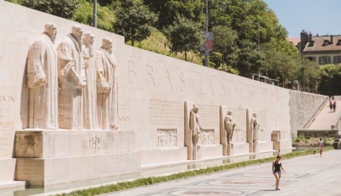 Geneva: Hop-on Hop-off Sightseeing Bus and Mini-Train Tour - Meeting Points and Departure