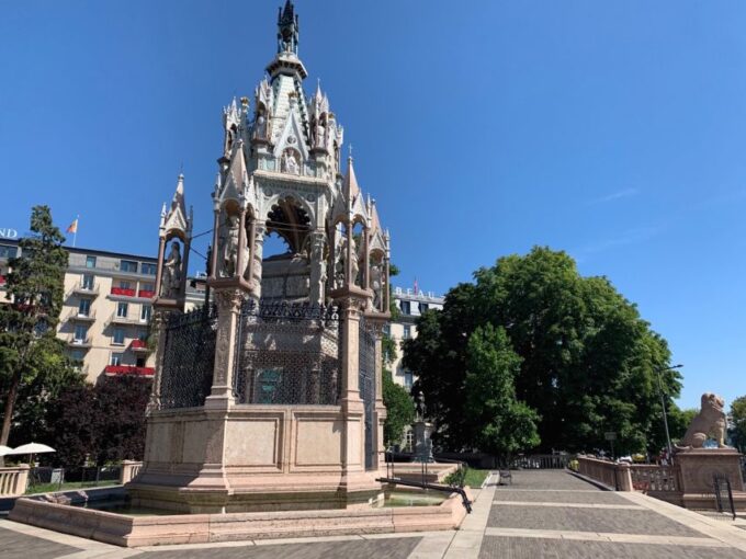 Geneva Lakeside Stroll: A Self-Guided Audio Tour - Sailing and Peaks