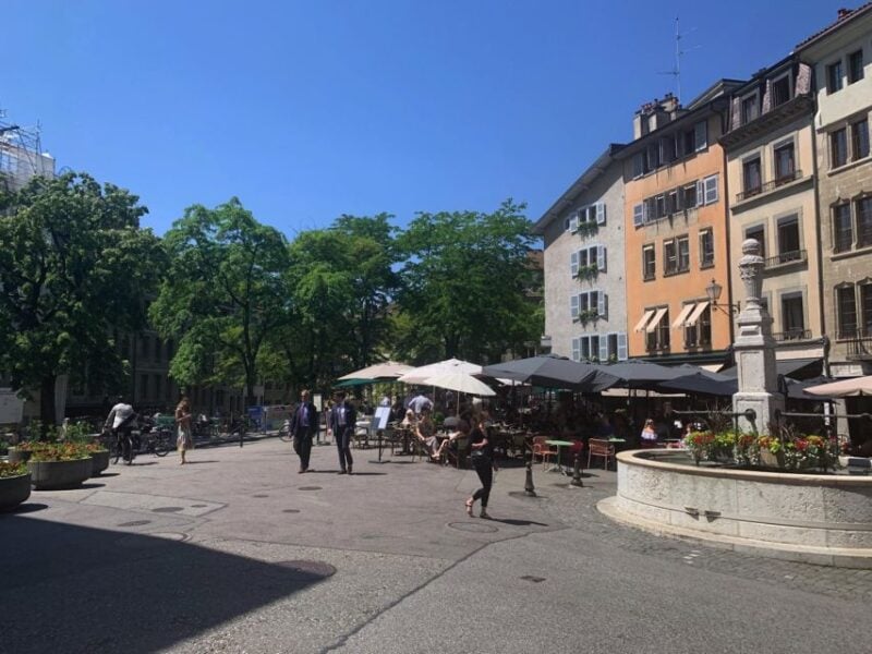 Geneva: Old Town Self-Guided Audio Tour - Exploring Genevas History
