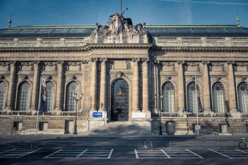 Geneva Old Town: Walking In App Audio Tour (ENG) - Inclusions