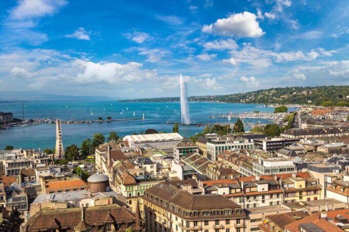 Geneva Old Town: Walking In App Audio Tour (ENG) - Architectural Monuments