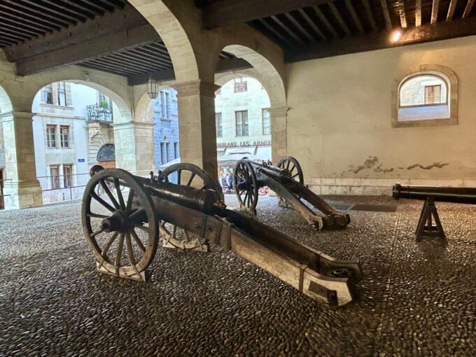 Geneva: Private City Highlights Guided Walking Tour - Tour Booking and Logistics