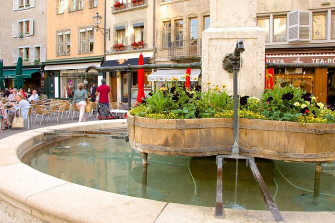 Geneva: Sightseeing of Top Places Tour Electric Tuktuk 1H Tour - Exploring Genevas Landmarks