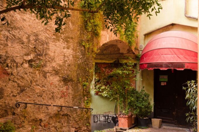 Genoa: Secret Corners Photography Tour and Traditional Snack - Frequently Asked Questions