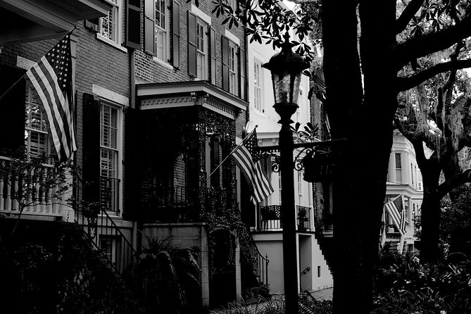 Genteel and Bards Savannah Dark History and Ghost Encounter Walking Tour - Just The Basics
