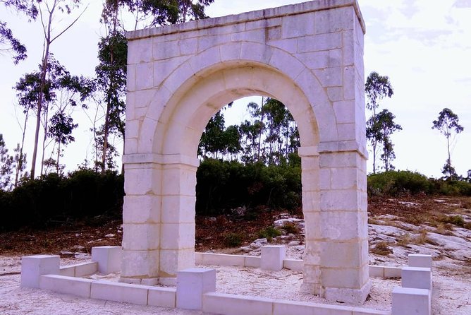 Geological Marvels Unveiled: SUV Tour of the Serras De Aire E Candeeiros - Admission Tickets and Private Transportation Included
