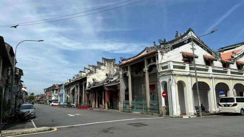 George Town: Heritage Walking Tour with Street Food Tasting - Key Points