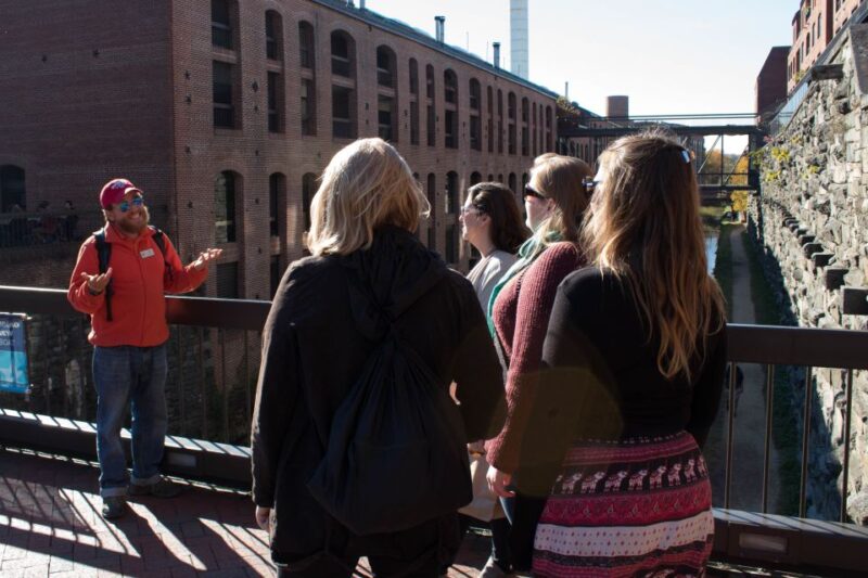 Georgetown: Ghosts of Georgetown Nighttime Walking Tour - Architectural Peculiarities