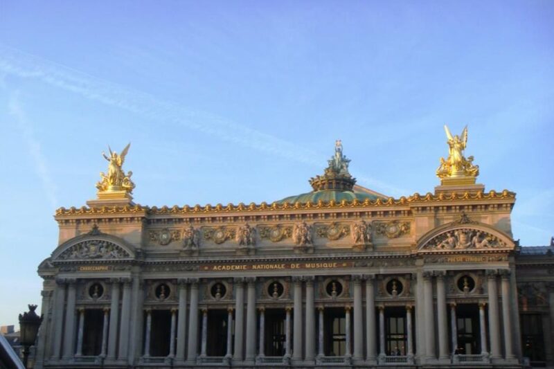 German Private Walking Tour Through Montmartre & Passages - Exploring Montmartres Artistic History