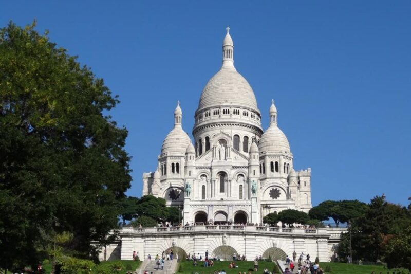 German Private Walking Tour Through Montmartre & Passages - Discovering Hidden Passages