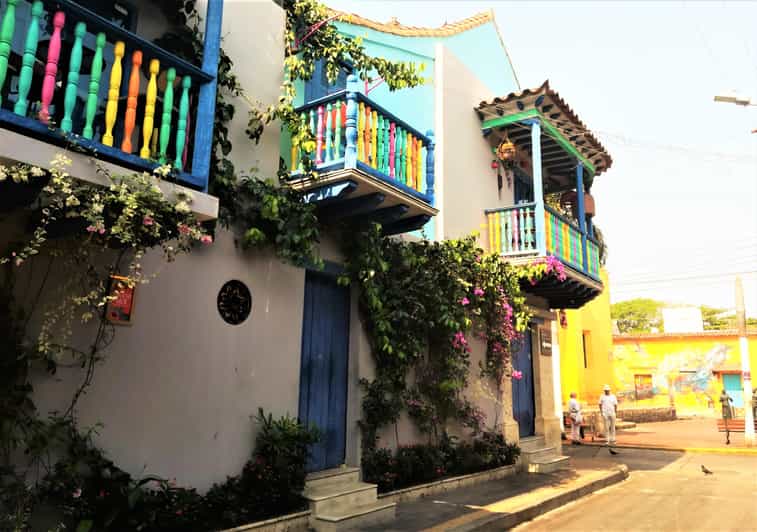 Getsemani: Private Walking Tour With German or Italian Guide - Meeting and Itinerary