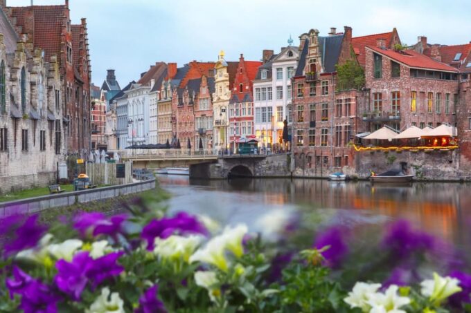 Ghent: Express Walk With a Local in 60 Minutes - Discovering Ghents Medieval Architecture